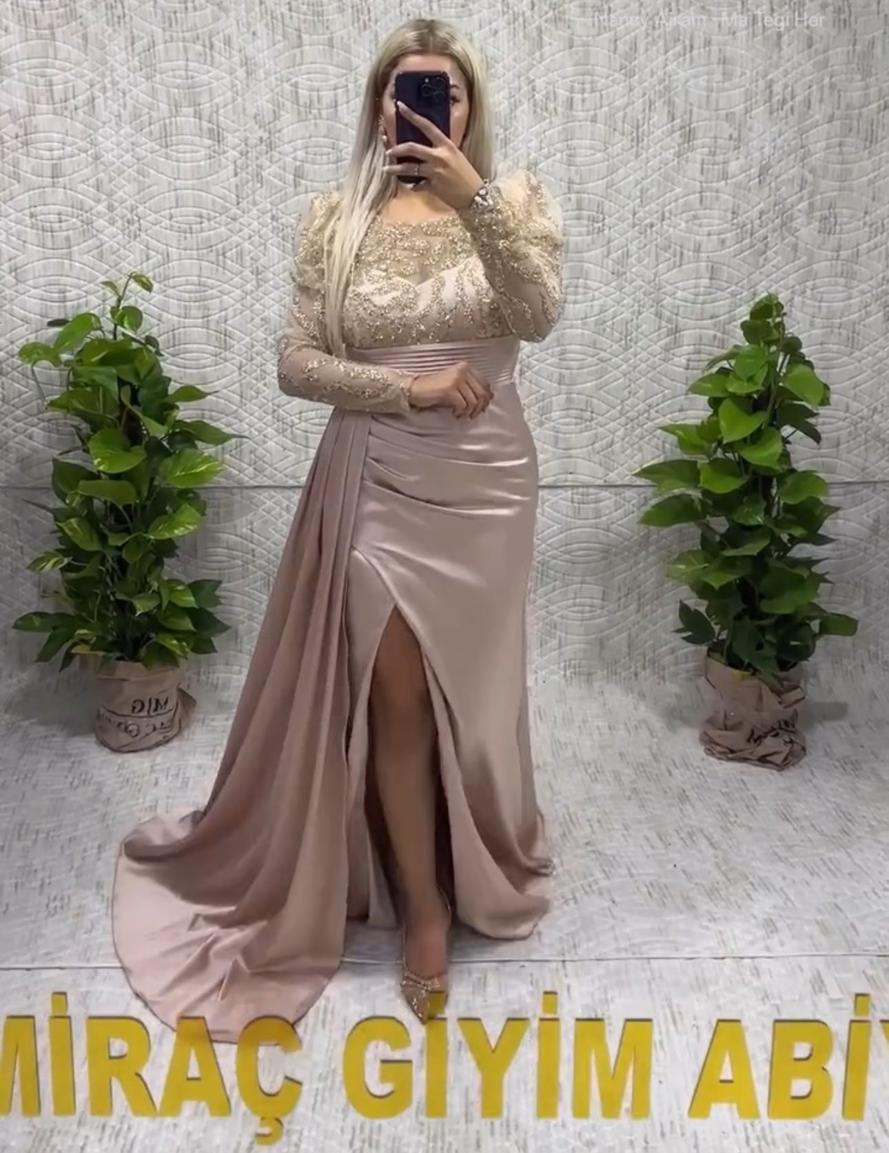 Maviş abiye